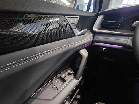 New 2026 Volkswagen Tiguan SE image 32