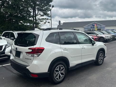 Used 2023 Subaru Forester Premium AWD/4WD image 5