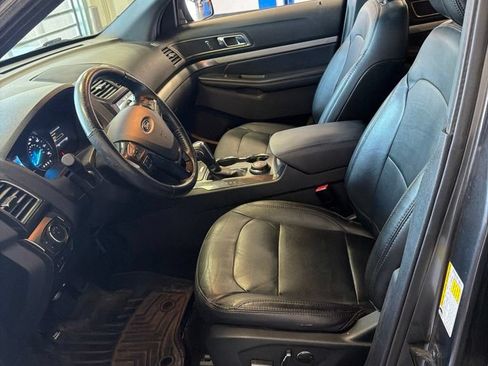 Used 2018 Ford Explorer XLT w/ Equipment Group 202A AWD/4WD image 1