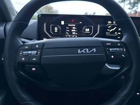 Used 2025 Kia K4 EX image 19