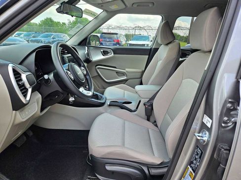 Used 2025 Kia Soul LX FWD image 13