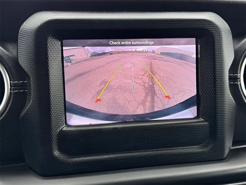 Used 2021 Jeep Wrangler Unlimited Sahara w/ Cold Weather Group image 17