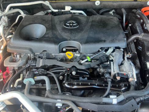 Used 2021 Toyota RAV4 SE w/ Weather & Moonroof Package AWD/4WD image 17