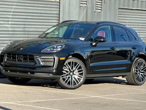 Used 2025 Porsche Macan image 1
