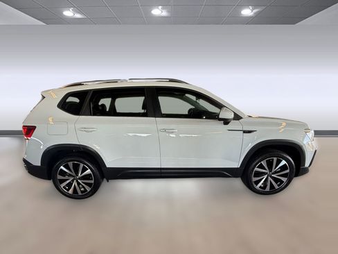 Certified 2023 Volkswagen Taos SE image 7