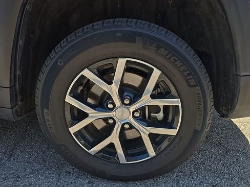 Used 2024 Jeep Grand Cherokee L Limited w/ Luxury Tech Group II image 6