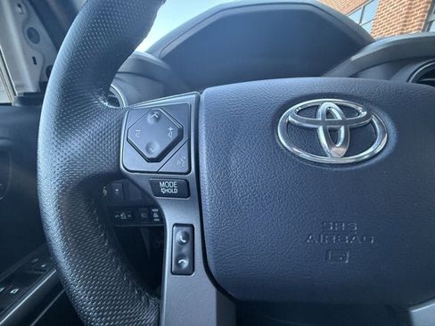 Used 2020 Toyota Tacoma TRD Off-Road image 21