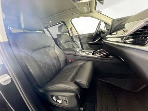 Certified 2023 BMW X7 xDrive40i w/ Executive Package image 27