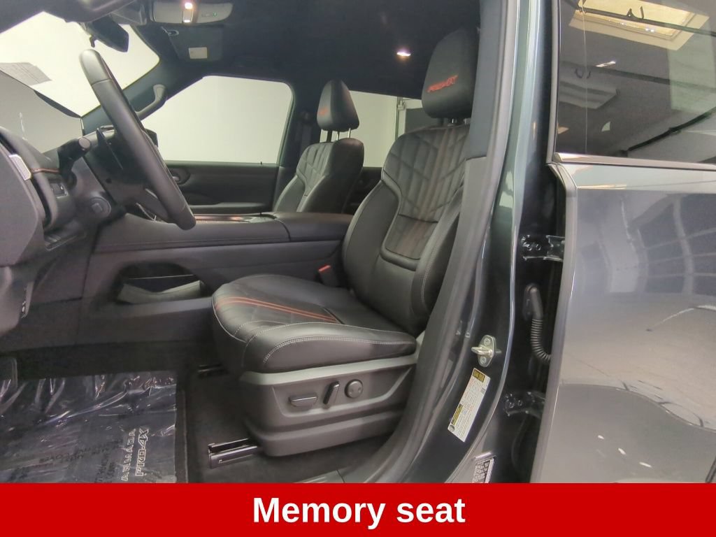 Used 2025 Nissan Armada PRO-4X AWD/4WD image 12