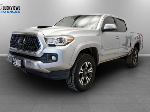 Used 2018 Toyota Tacoma TRD Sport AWD/4WD image 5