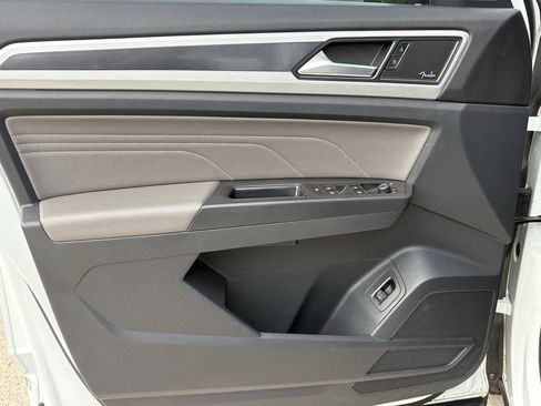 Used 2022 Volkswagen Atlas SEL Premium image 10