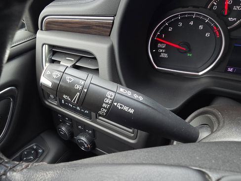 Used 2021 Chevrolet Suburban LT image 18