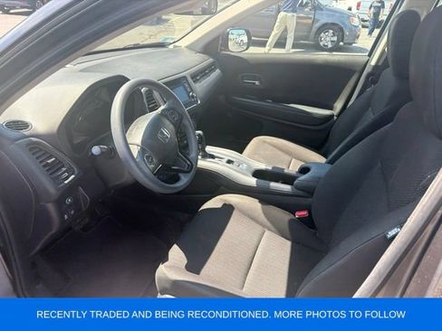Used 2018 Honda HR-V LX image 2