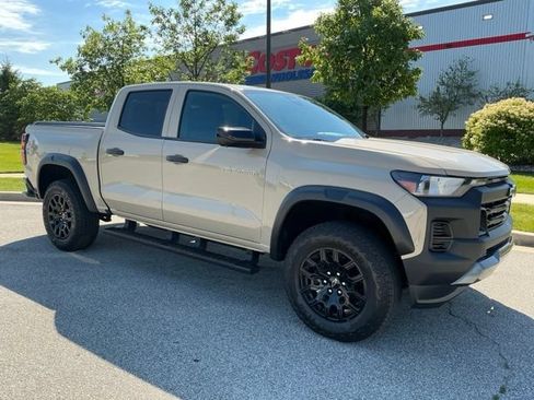 Used 2023 Chevrolet Colorado Trail Boss w/ Technology Package AWD/4WD image 2