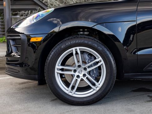Certified 2025 Porsche Macan image 13