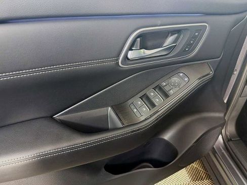 Certified 2025 Nissan Rogue Platinum AWD/4WD image 16