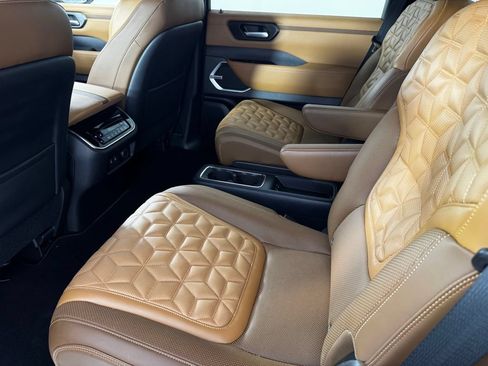 Used 2025 Nissan Armada Platinum Reserve AWD/4WD image 12
