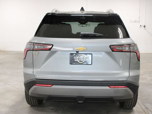 New 2026 Chevrolet Equinox LT w/ Convenience Package II AWD/4WD image 7