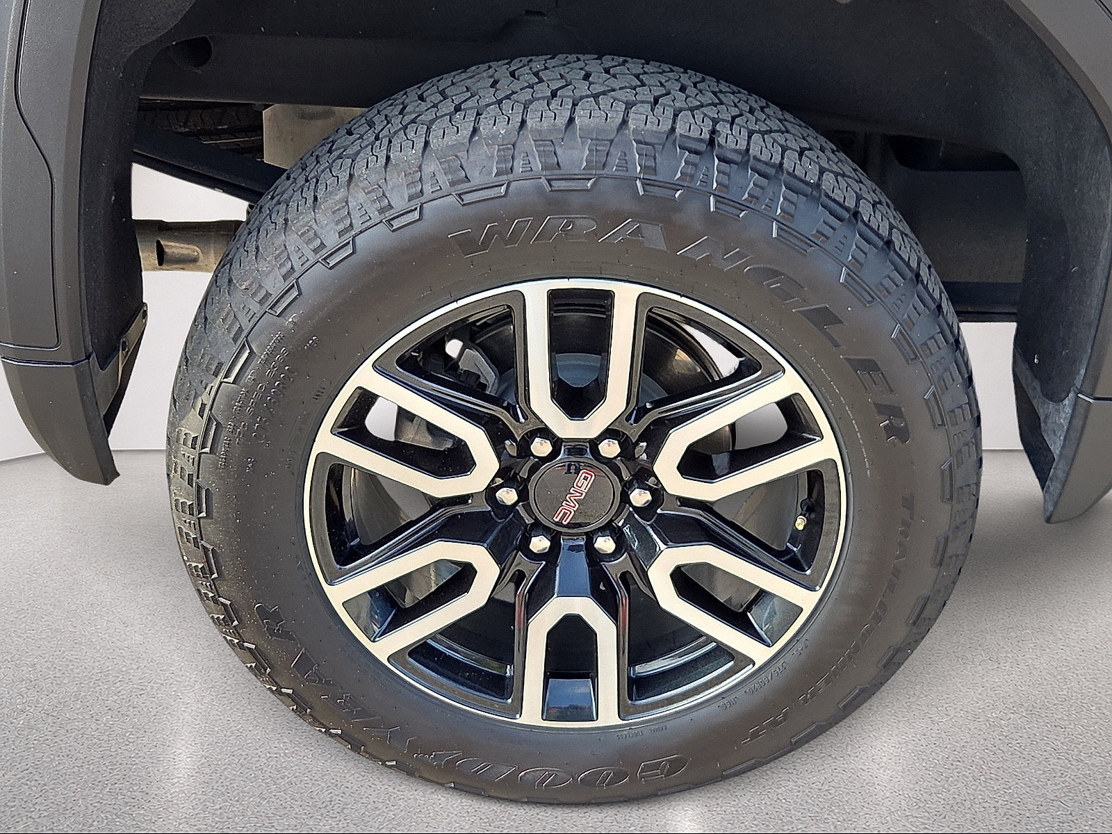 Used 2025 GMC Sierra 1500 AT4 w/ AT4 Premium Package AWD/4WD image 7
