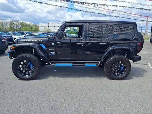 Used 2023 Jeep Wrangler Unlimited Sahara w/ Cold Weather Group image 9