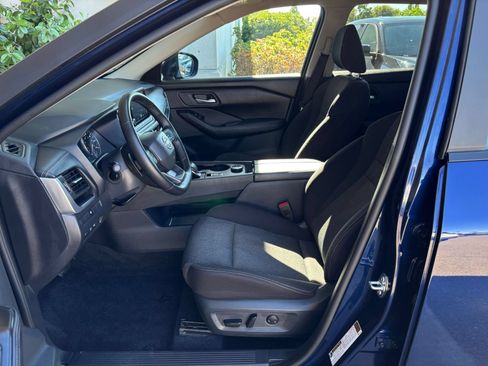 Used 2025 Nissan Rogue SV AWD/4WD image 29