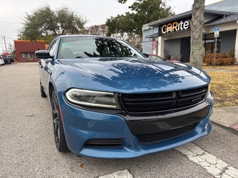 Used 2020 Dodge Charger SXT w/ Blacktop Package image 2