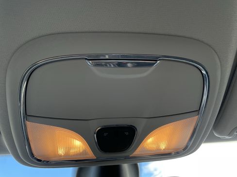 Used 2019 Jeep Cherokee Limited image 26