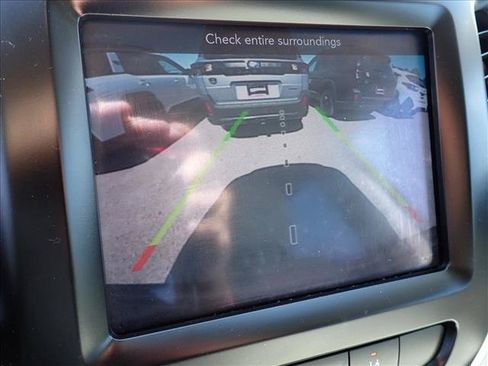 Used 2021 Jeep Cherokee Latitude Lux w/ Comfort/Convenience Group FWD image 23