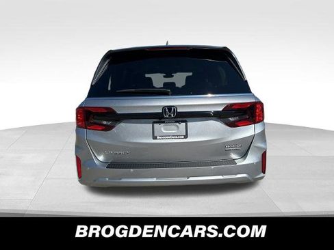 New 2026 Honda Odyssey Touring image 4