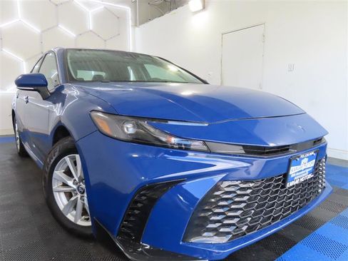 Used 2025 Toyota Camry LE FWD image 2