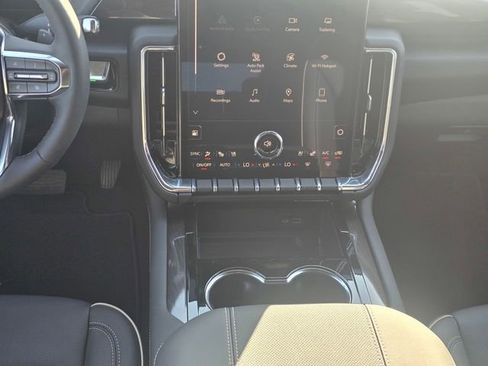 New 2026 GMC Yukon Elevation image 16