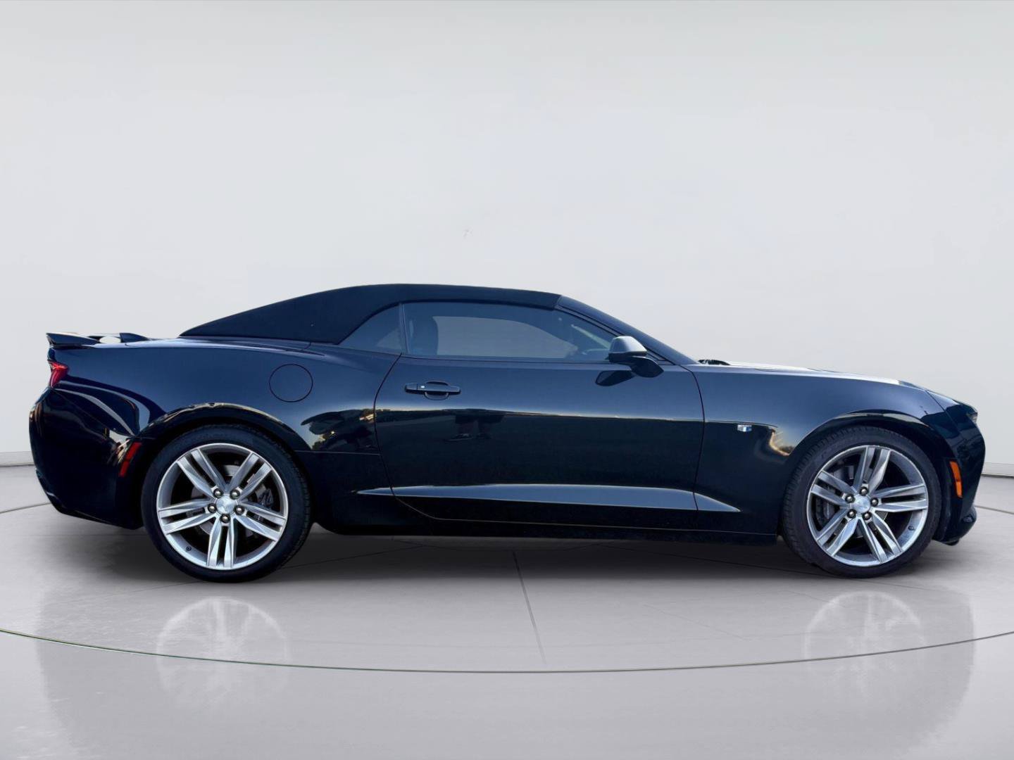 Used 2017 Chevrolet Camaro SS RWD image 2