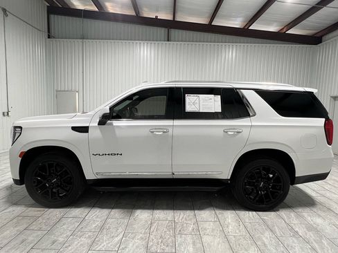 Used 2022 GMC Yukon SLT w/ SLT Luxury Package image 2