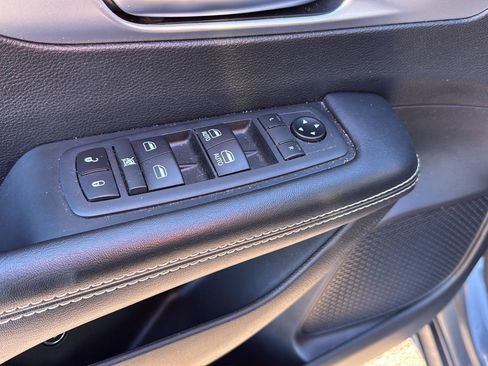 Used 2020 Chrysler Pacifica Touring-L w/ S Appearance Package image 28