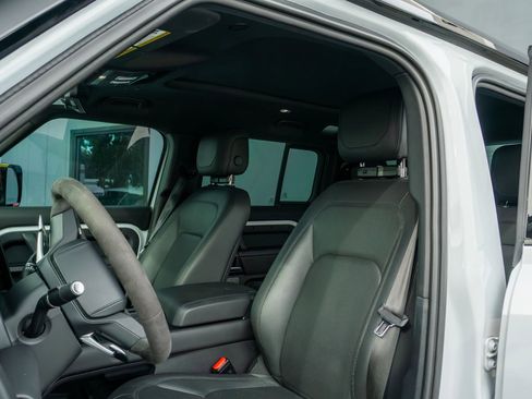 Used 2023 Land Rover Defender 110 image 11