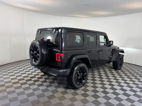 Used 2024 Jeep Wrangler Unlimited Sahara AWD/4WD image 10