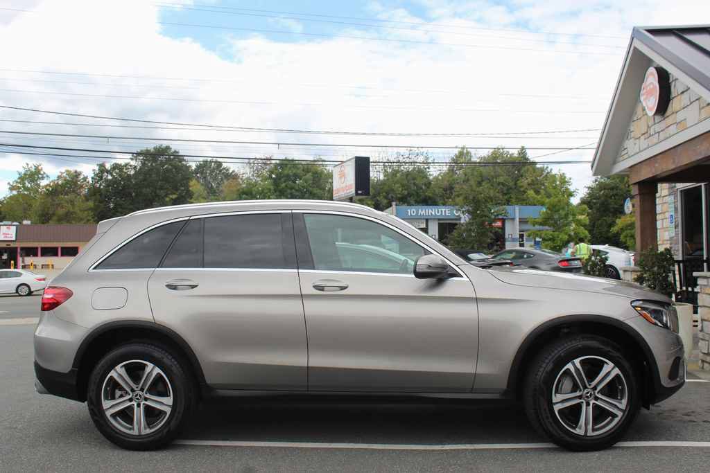 Used 2019 Mercedes-Benz GLC 300 4MATIC image 4