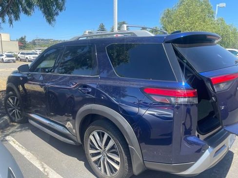 Used 2022 Nissan Pathfinder Platinum w/ Cargo Package FWD image 11