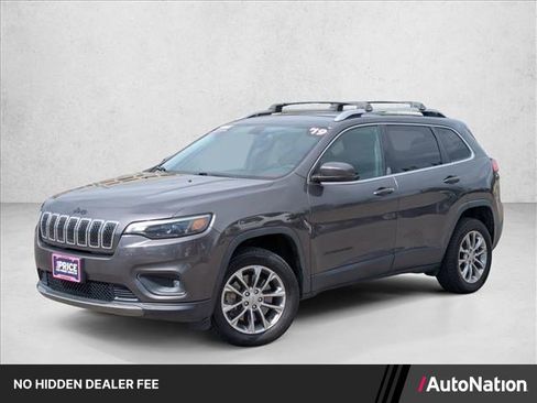 Used 2019 Jeep Cherokee Latitude Plus w/ Cold Weather Group AWD/4WD image 1