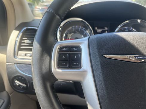 Used 2015 Chrysler Town & Country Touring FWD image 14