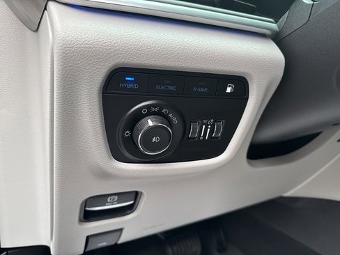 Used 2022 Jeep Grand Cherokee Overland w/ Luxury Tech Group IV image 18