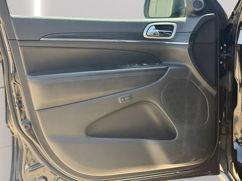 Used 2022 Jeep Grand Cherokee Limited AWD/4WD image 17