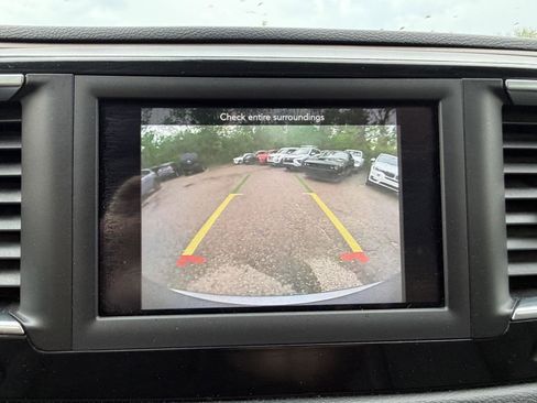 Used 2018 Chrysler Pacifica Touring-L FWD image 19