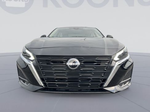 Used 2025 Nissan Altima 2.5 SV FWD image 11