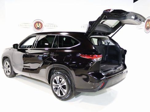Used 2021 Toyota Highlander XLE image 25
