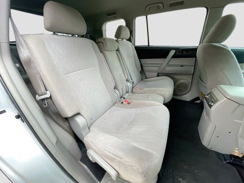 Used 2012 Toyota Highlander FWD image 17