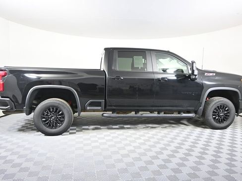 Used 2021 Chevrolet Silverado 2500 LT w/ Midnight Edition AWD/4WD image 8