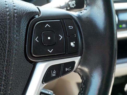 Used 2018 Toyota Highlander Limited AWD/4WD image 25