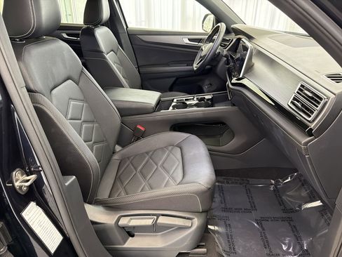 Used 2025 Volkswagen Atlas Cross Sport SE image 29