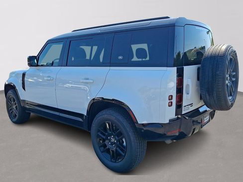 Used 2023 Land Rover Defender 110 X-Dynamic SE AWD/4WD image 4